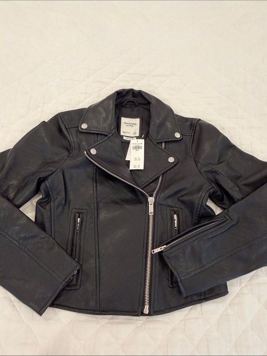 Abercrombie & Fitch Jackets & Blazers - Abercrombie & Fitch Black Asymmetrical Faux Leather Moto Jacket